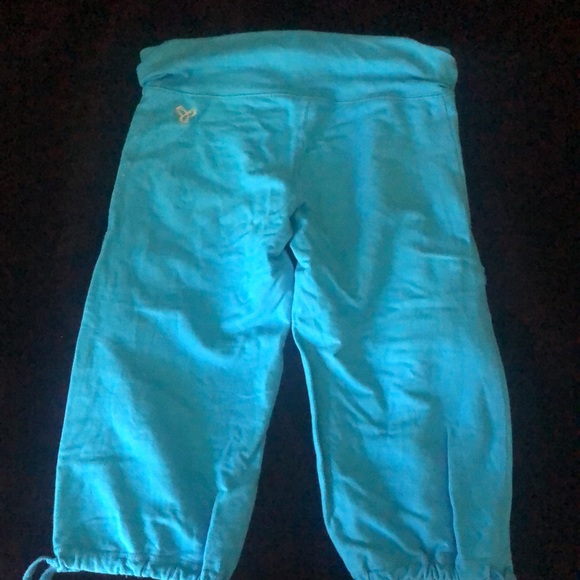 Capri TNA sweatpants. - Picture 2 of 5